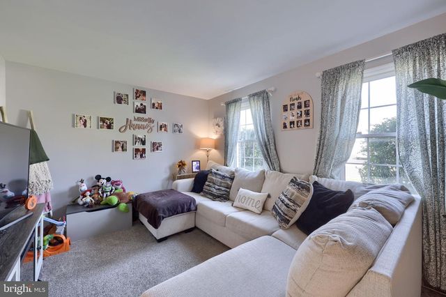 2 BROOKVIEW DR, Lititz, PA 17543