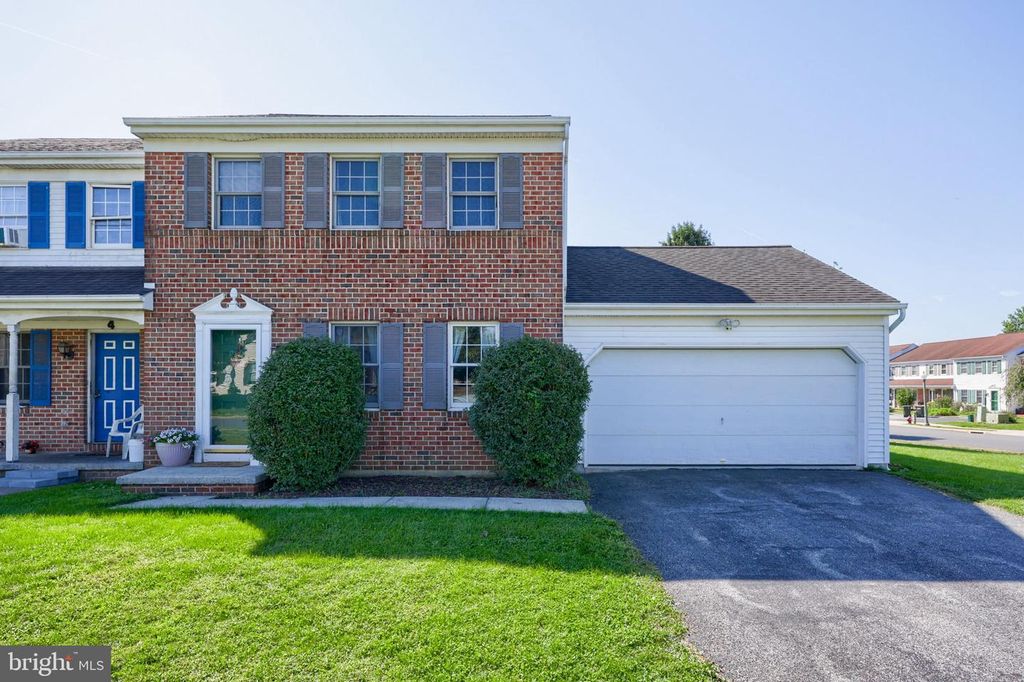 2 BROOKVIEW DR, Lititz, PA 17543