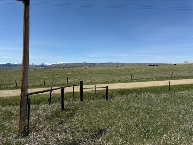 100 Queen Lane, Clyde Park, MT 59047