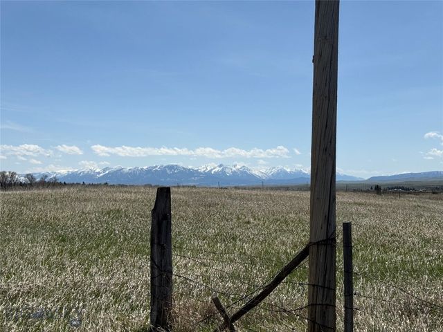 100 Queen Lane, Clyde Park, MT 59047