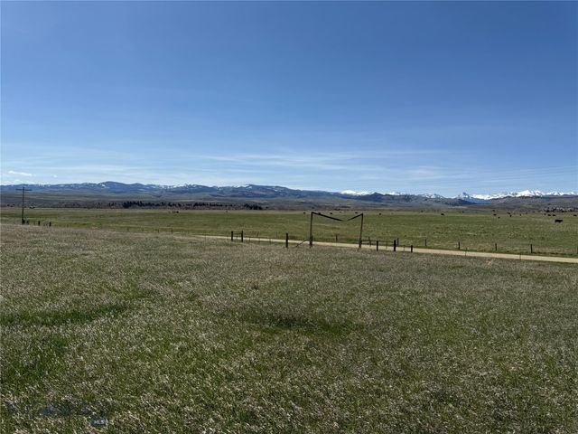 100 Queen Lane, Clyde Park, MT 59047