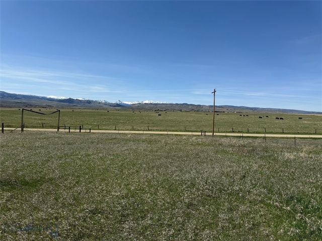 100 Queen Lane, Clyde Park, MT 59047
