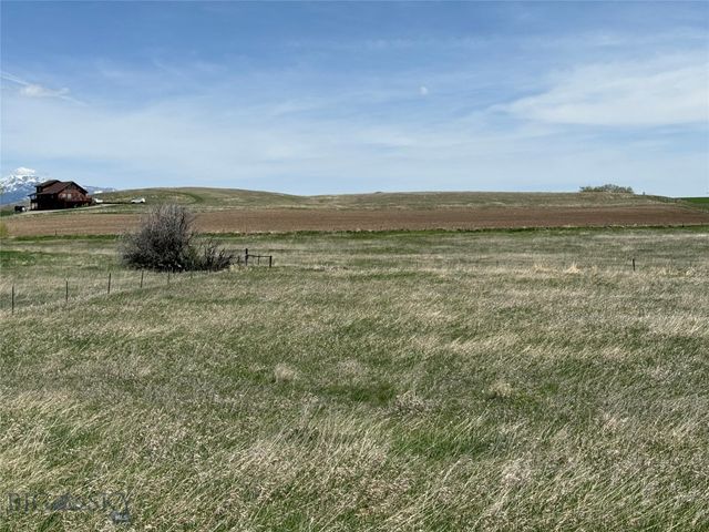 100 Queen Lane, Clyde Park, MT 59047