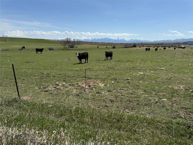 100 Queen Lane, Clyde Park, MT 59047