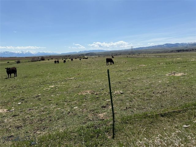 100 Queen Lane, Clyde Park, MT 59047