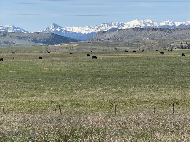 100 Queen Lane, Clyde Park, MT 59047
