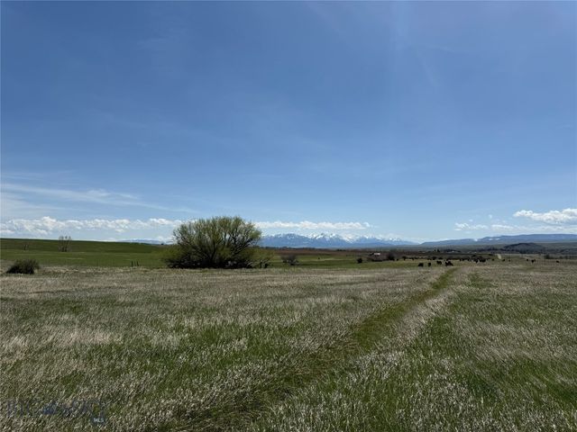 100 Queen Lane, Clyde Park, MT 59047