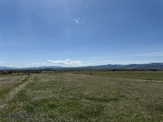 100 Queen Lane, Clyde Park, MT 59047