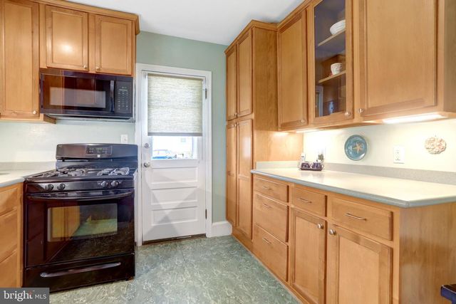 34 S PERSHING DR, Arlington, VA 22204