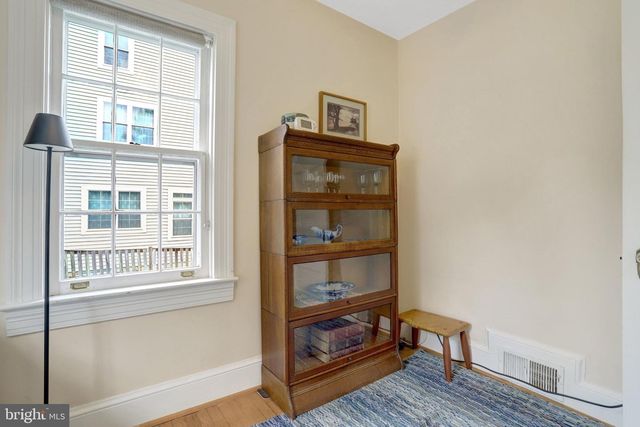 34 S PERSHING DR, Arlington, VA 22204