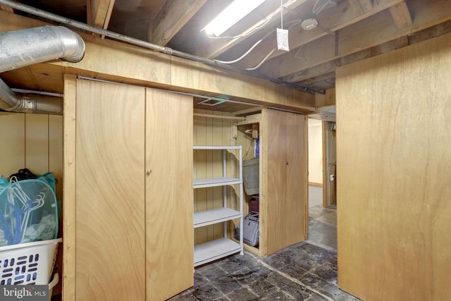 34 S PERSHING DR, Arlington, VA 22204