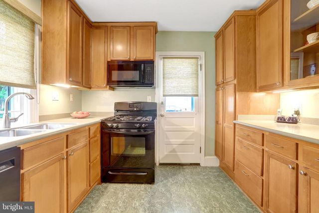 34 S PERSHING DR, Arlington, VA 22204