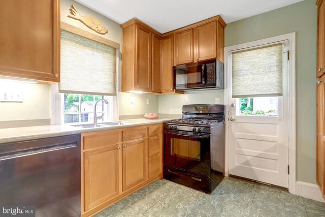 34 S PERSHING DR, Arlington, VA 22204