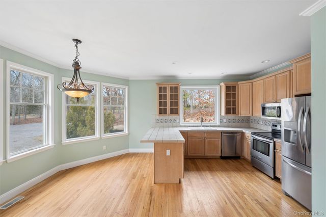 61 Channing Cross, Hampton Bays, NY 11946