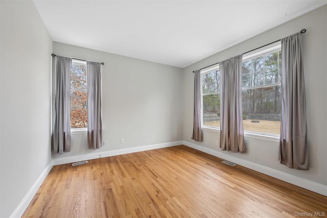 61 Channing Cross, Hampton Bays, NY 11946