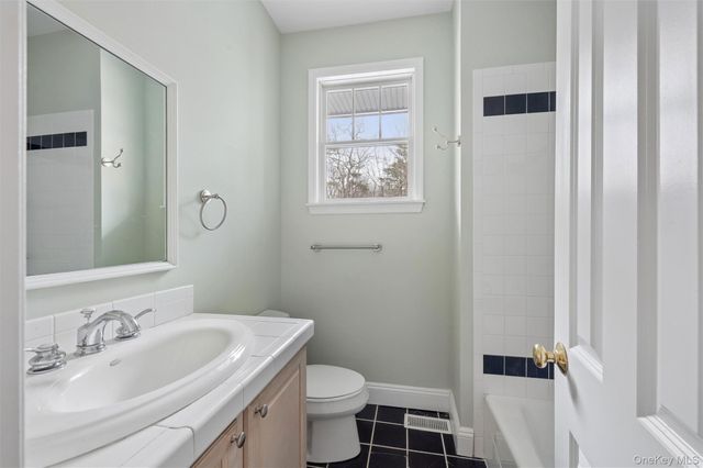 61 Channing Cross, Hampton Bays, NY 11946