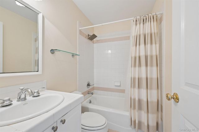 61 Channing Cross, Hampton Bays, NY 11946