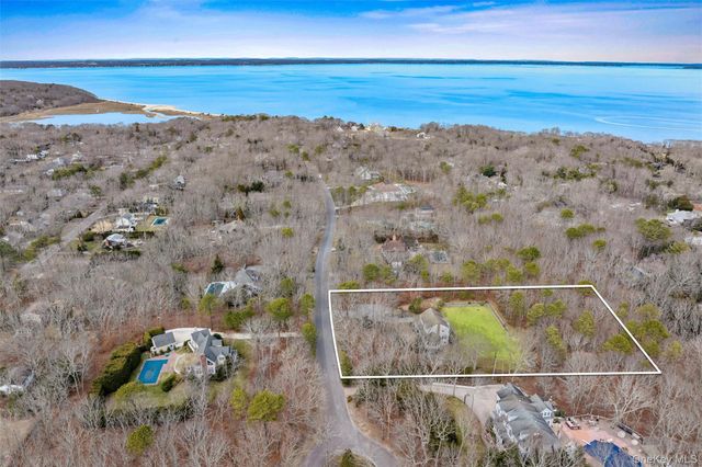 61 Channing Cross, Hampton Bays, NY 11946