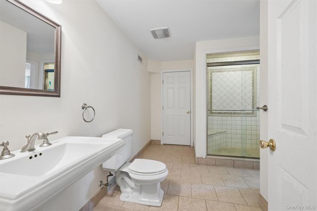 61 Channing Cross, Hampton Bays, NY 11946