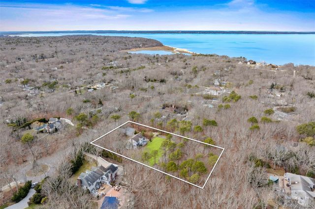 61 Channing Cross, Hampton Bays, NY 11946