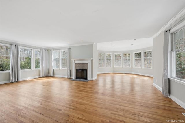 61 Channing Cross, Hampton Bays, NY 11946