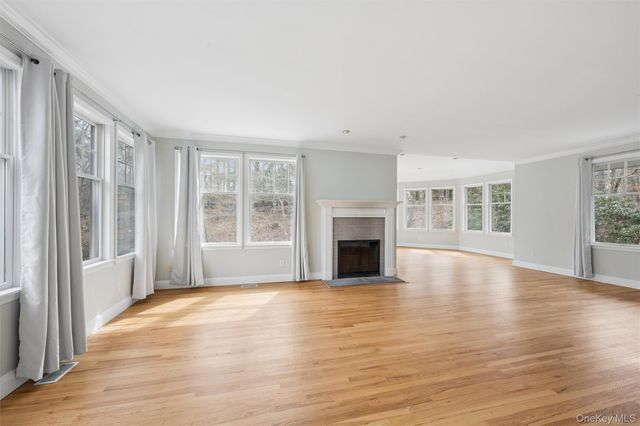 61 Channing Cross, Hampton Bays, NY 11946