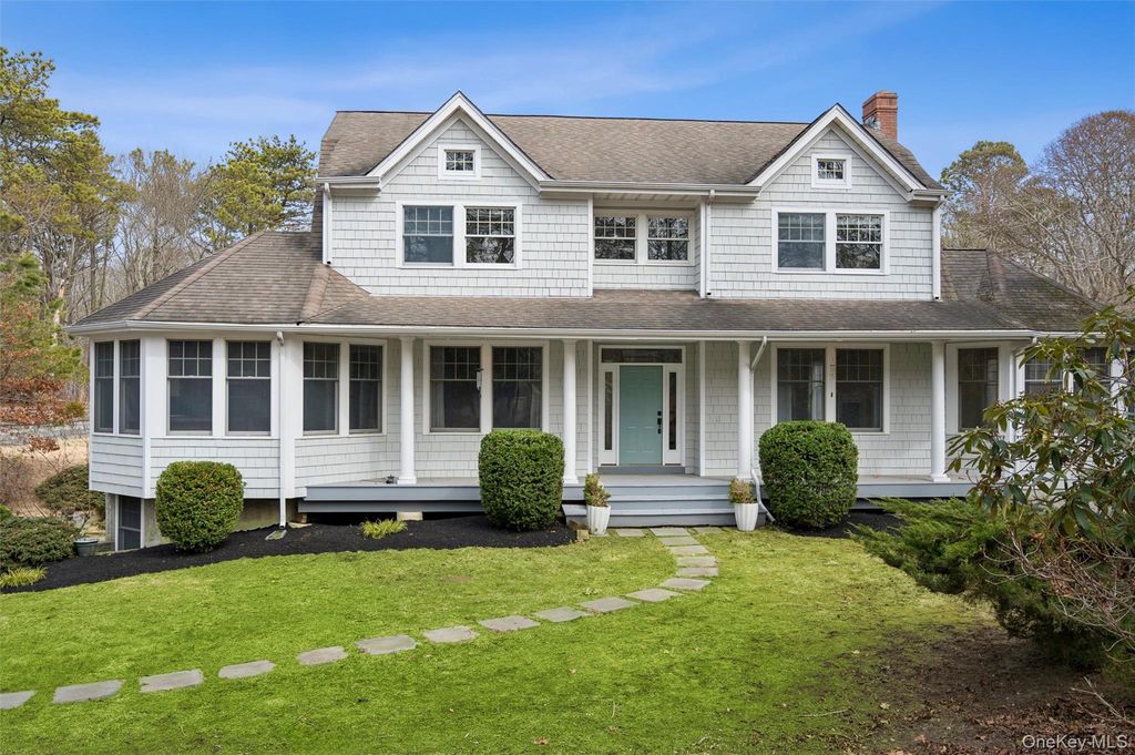 61 Channing Cross, Hampton Bays, NY 11946