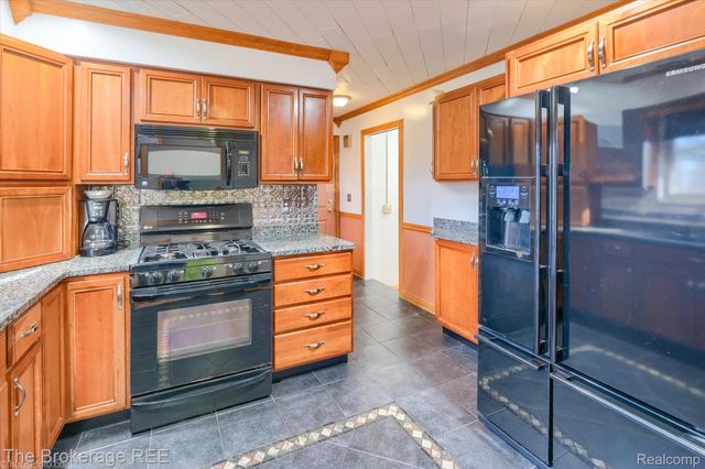 2468 Ketzler Drive, Flint Charter Township, MI 48507