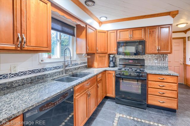 2468 Ketzler Drive, Flint Charter Township, MI 48507