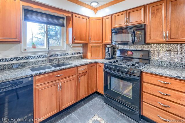 2468 Ketzler Drive, Flint Charter Township, MI 48507