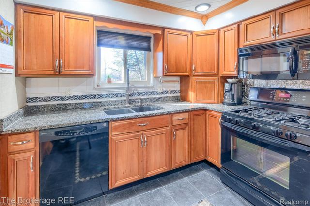 2468 Ketzler Drive, Flint Charter Township, MI 48507