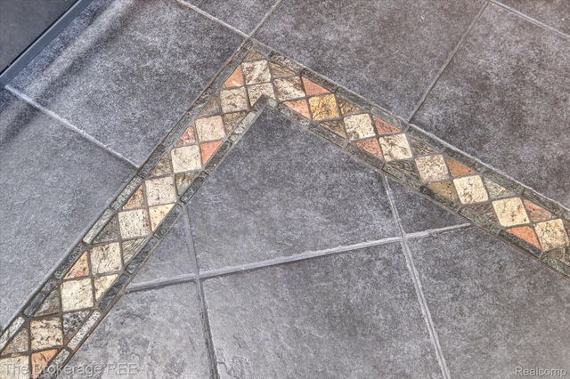 2468 Ketzler Drive, Flint Charter Township, MI 48507