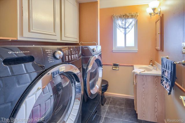 2468 Ketzler Drive, Flint Charter Township, MI 48507