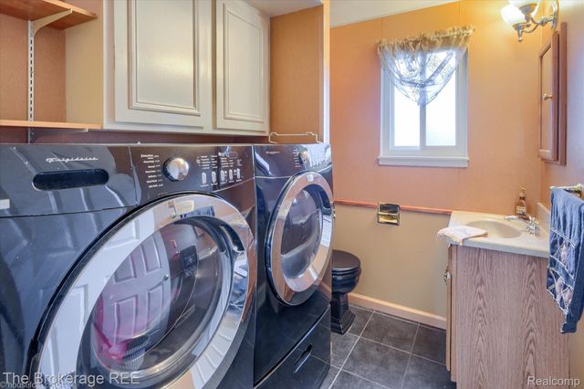 2468 Ketzler Drive, Flint Charter Township, MI 48507