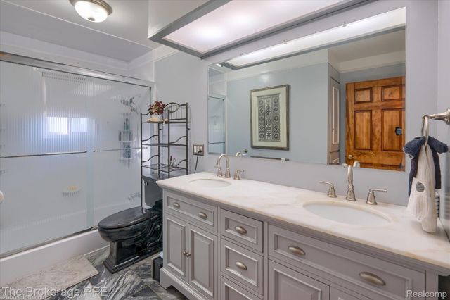 2468 Ketzler Drive, Flint Charter Township, MI 48507