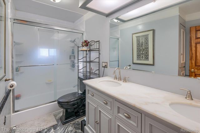 2468 Ketzler Drive, Flint Charter Township, MI 48507