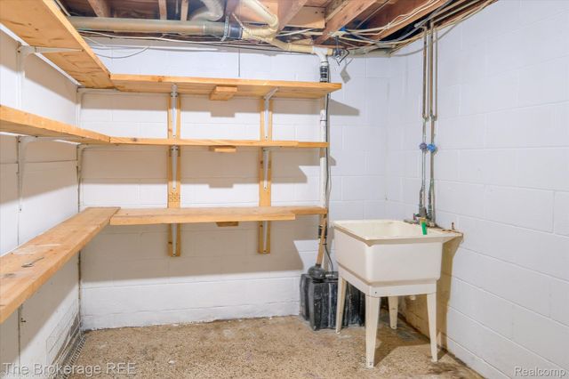 2468 Ketzler Drive, Flint Charter Township, MI 48507