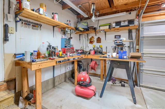 2468 Ketzler Drive, Flint Charter Township, MI 48507