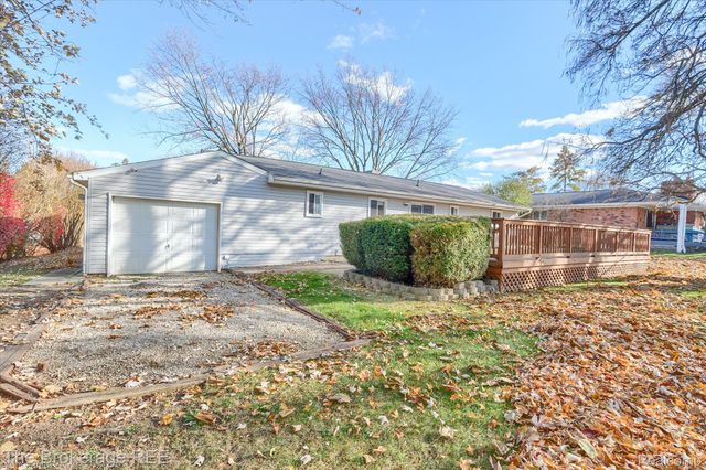 2468 Ketzler Drive, Flint Charter Township, MI 48507