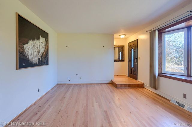 2468 Ketzler Drive, Flint Charter Township, MI 48507