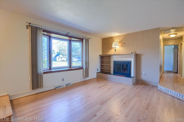 2468 Ketzler Drive, Flint Charter Township, MI 48507