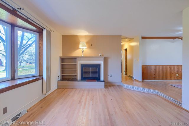 2468 Ketzler Drive, Flint Charter Township, MI 48507