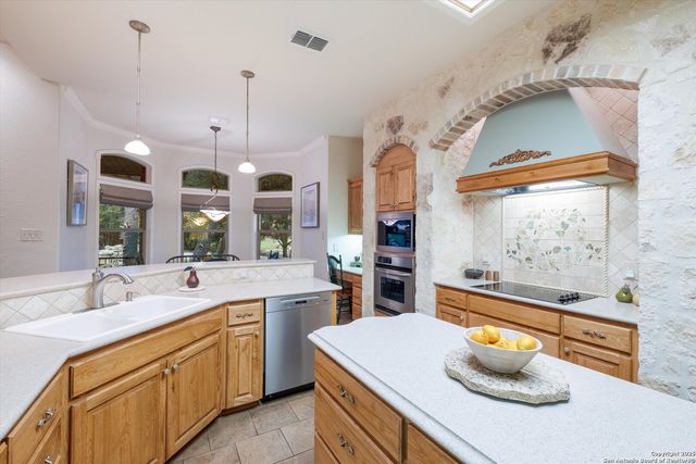 15271 Chinquapin, Helotes, TX 78023