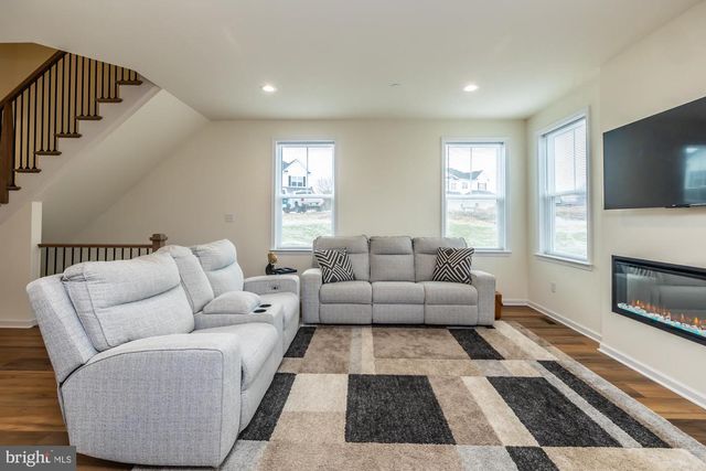 25 VALLEY OAK RD, Glenmoore, PA 19343