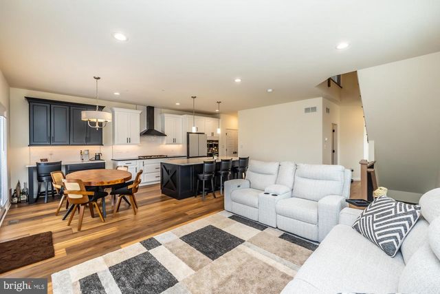 25 VALLEY OAK RD, Glenmoore, PA 19343