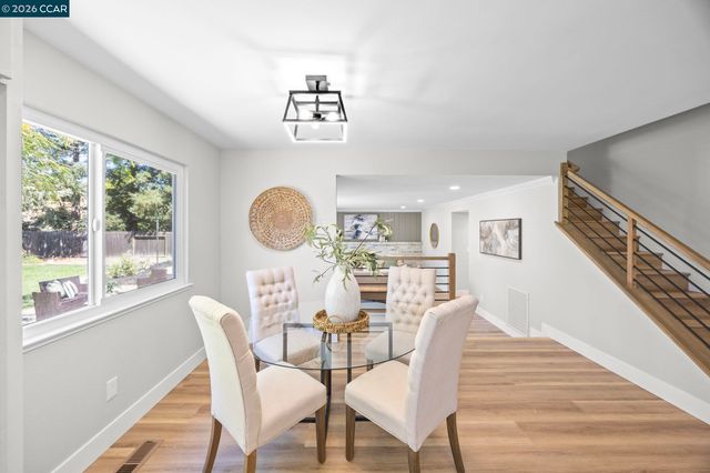 2 El Molino Dr, Clayton, CA 94517