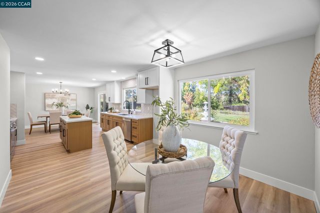 2 El Molino Dr, Clayton, CA 94517