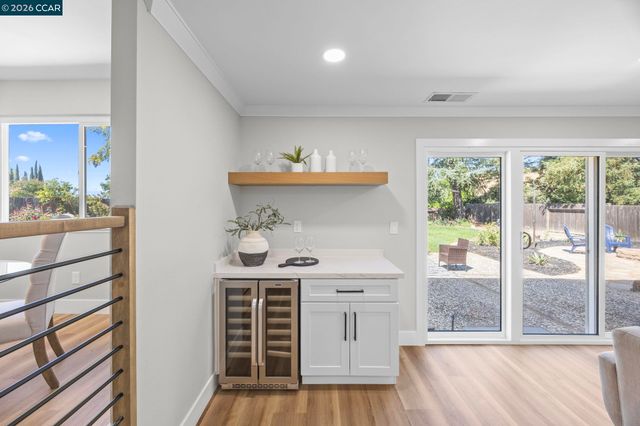 2 El Molino Dr, Clayton, CA 94517