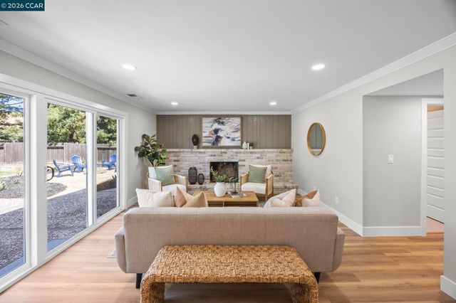 2 El Molino Dr, Clayton, CA 94517