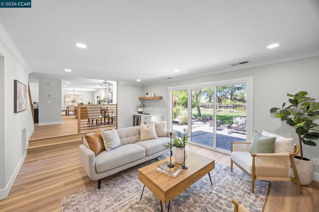 2 El Molino Dr, Clayton, CA 94517